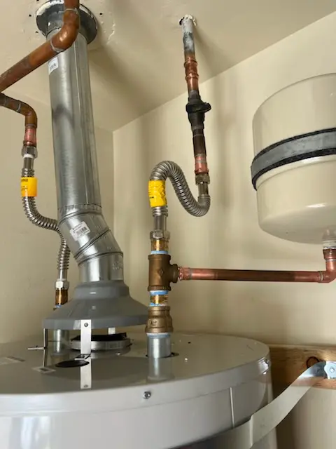 Water heater installation and plumbing repair in Las Casas